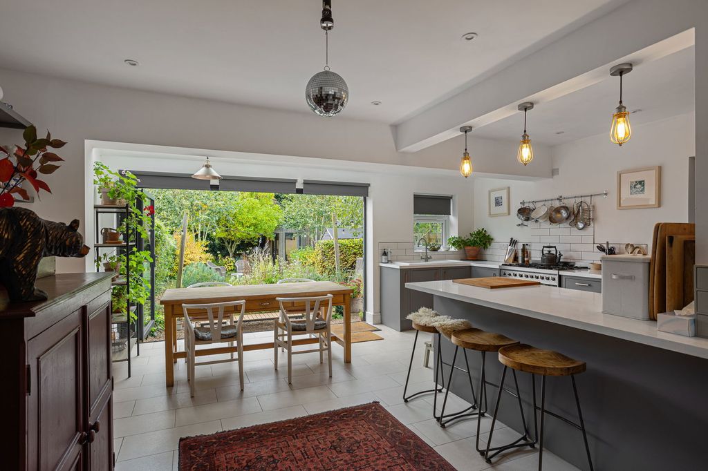 Property photo 2 of 21