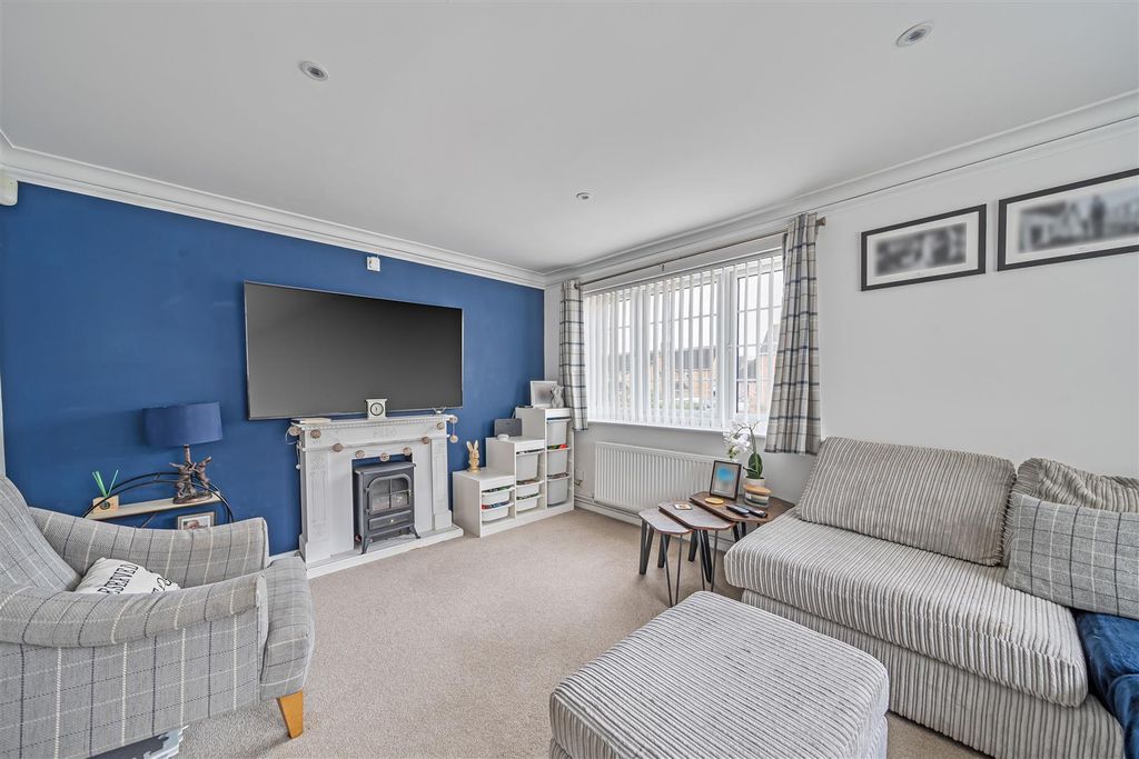 Property photo 2 of 23 Sitting Room