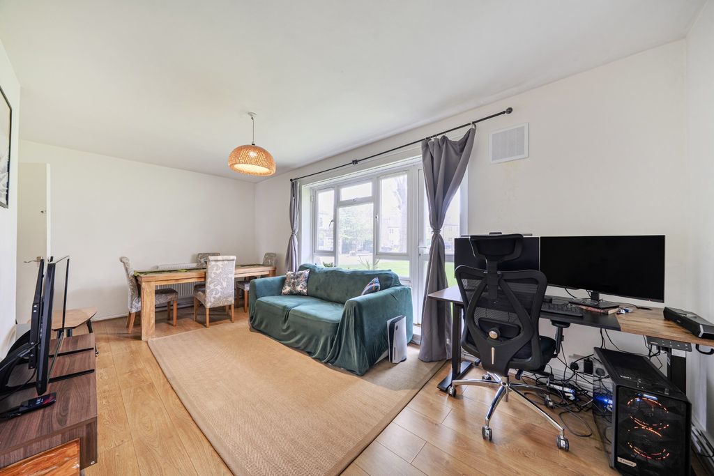Property photo 1 of 12 4833581