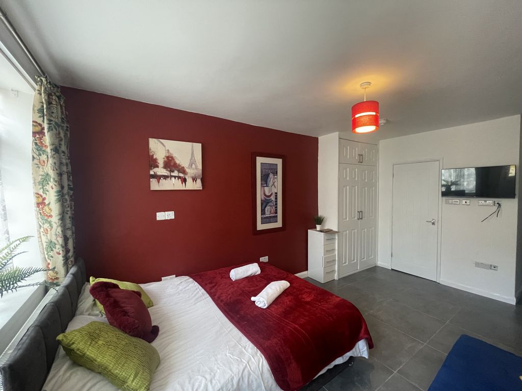 Property photo 3 of 8 Gallery