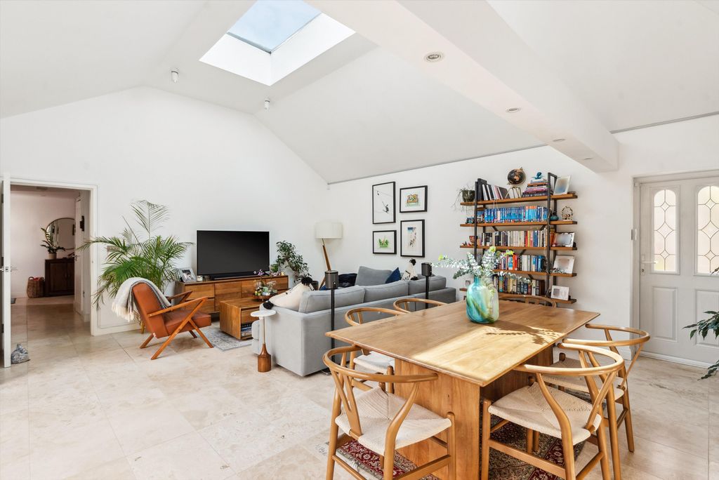 Property photo 1 of 17 Image