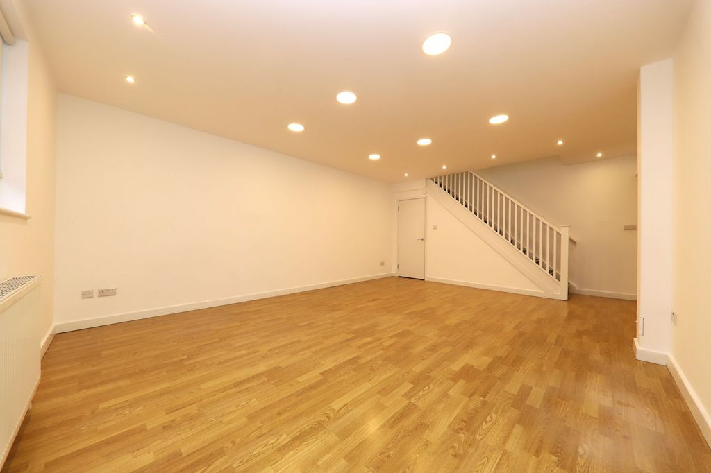 Property photo 2 of 11 Reception (2)