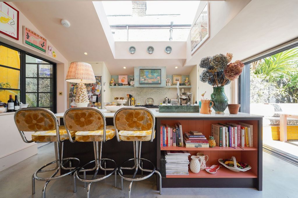 Property photo 2 of 27 5186763