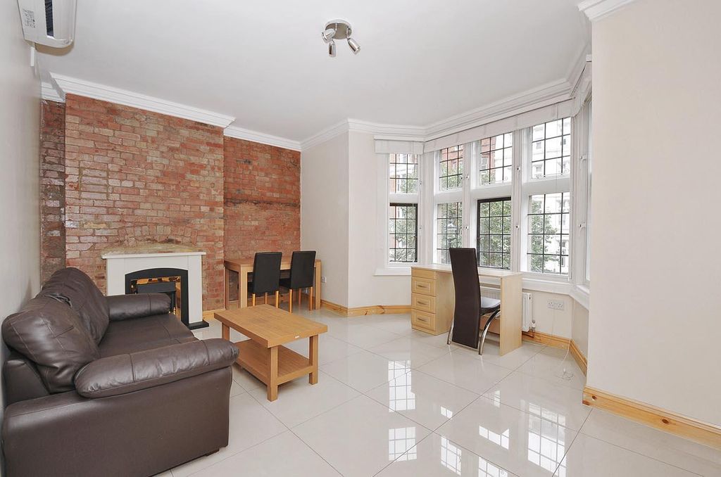 Property photo 1 of 3 Living Room