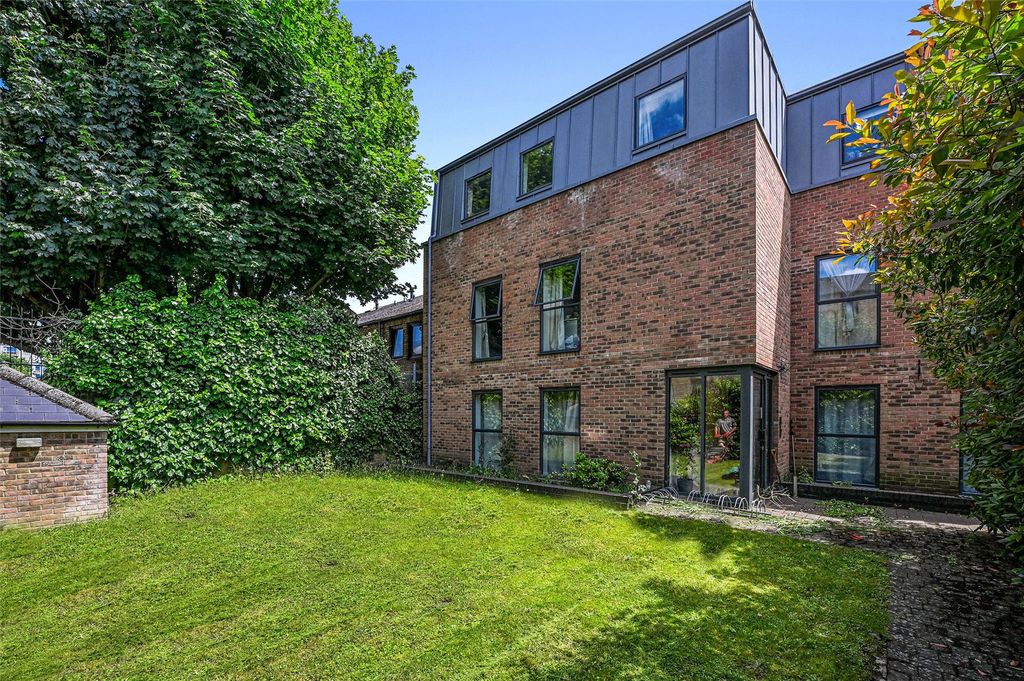 Property photo 1 of 16 External