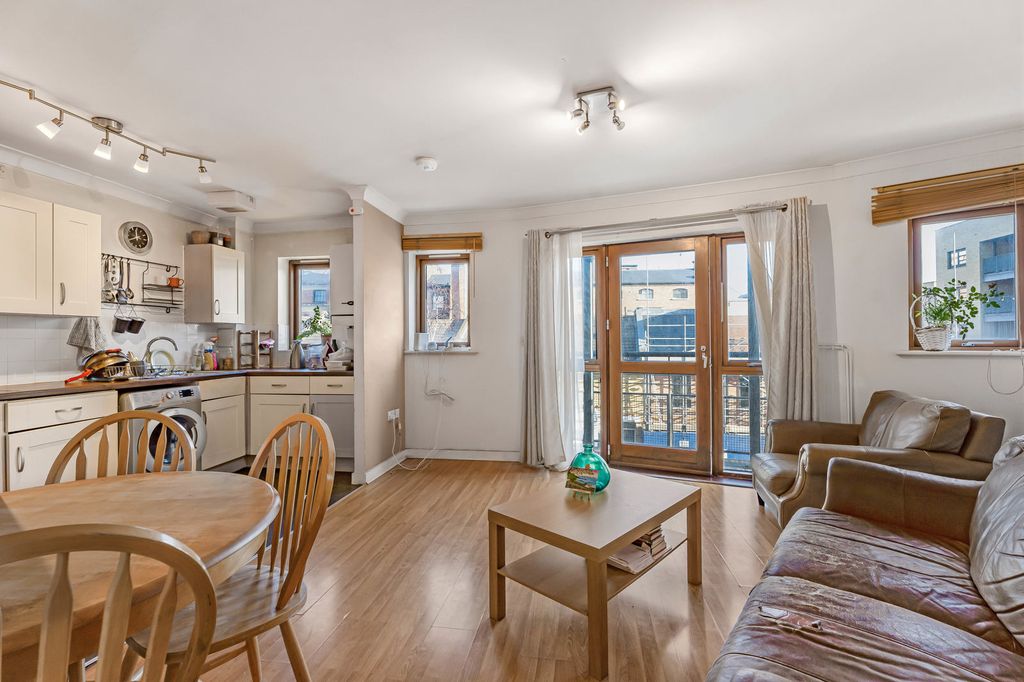 Property photo 1 of 23 Reception/Kitchen
