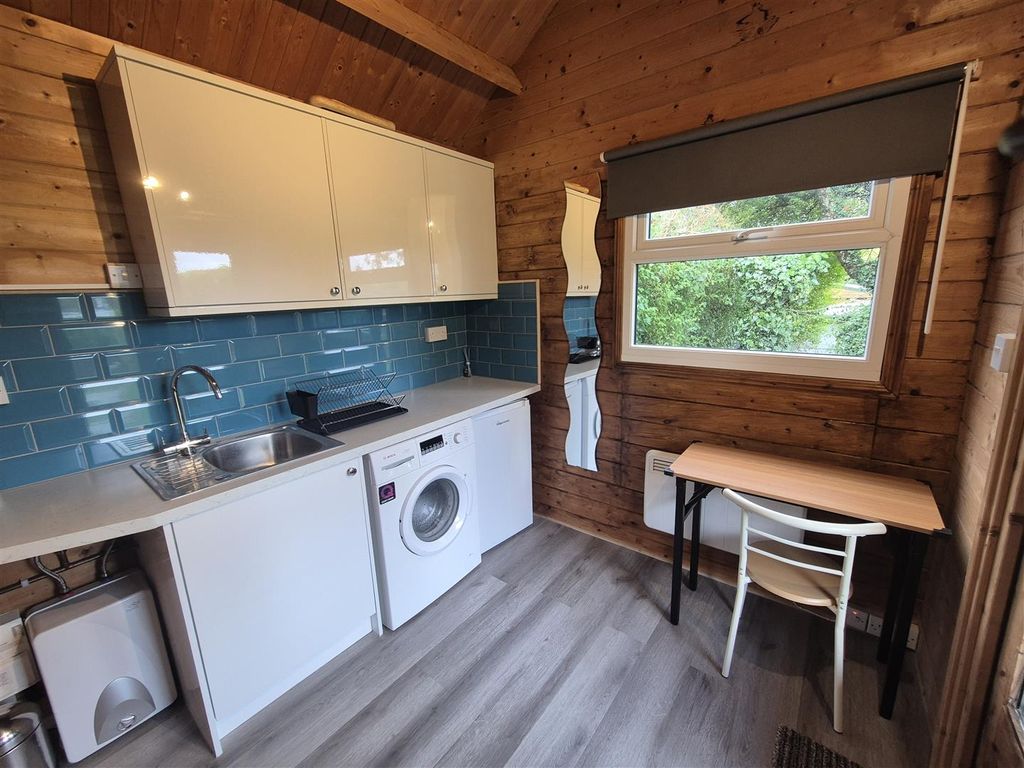 Property photo 2 of 9 Kitchen Side On.Jpg