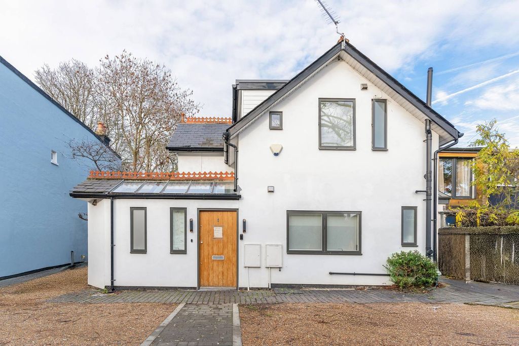 Property photo 2 of 8