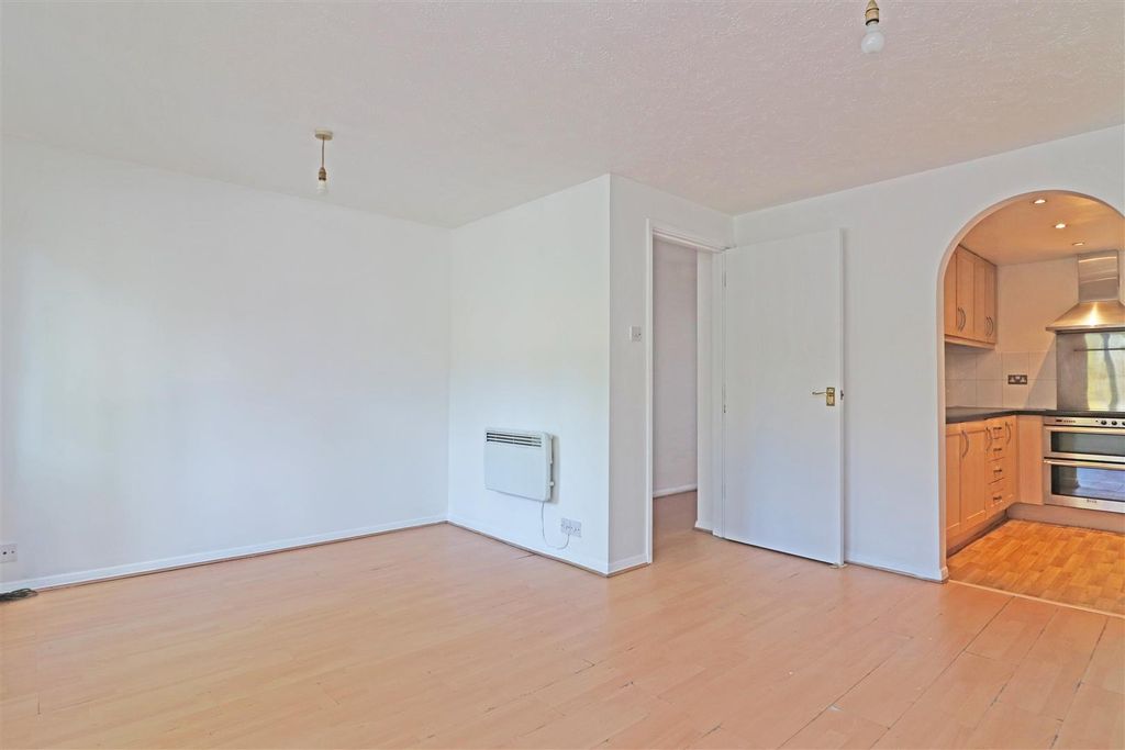 Property photo 3 of 13 4