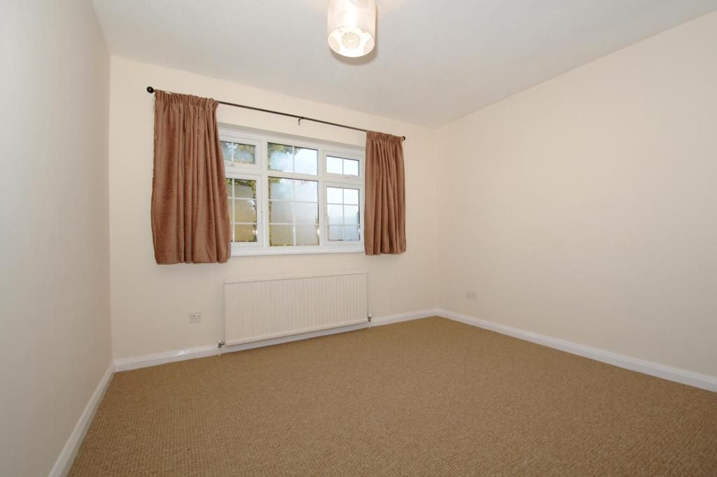 Property photo 3 of 10 Double Bedroom