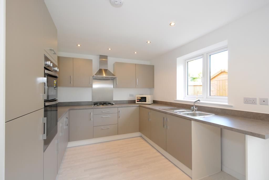 Property photo 1 of 10 Kitchen/Breakfast Room 2