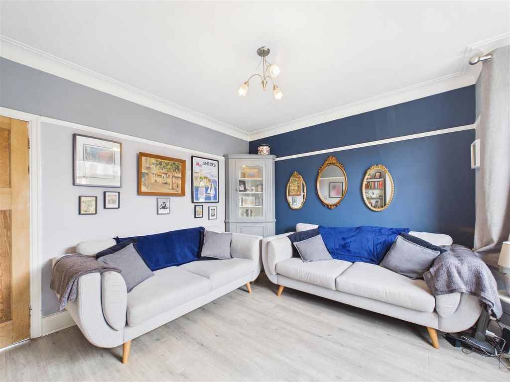 Property photo 2 of 14 Cam05207G0-Pr0085-Still004.Jpg