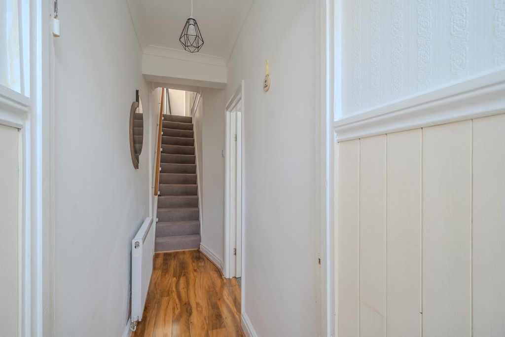 Property photo 2 of 21 2 Cwm Cottage Road-9.Jpg