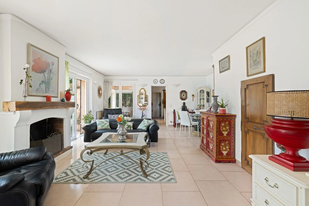 Property photo 2 of 18 10636958234B585046F52F4c3c606A85_06Ef186324_3000-Big