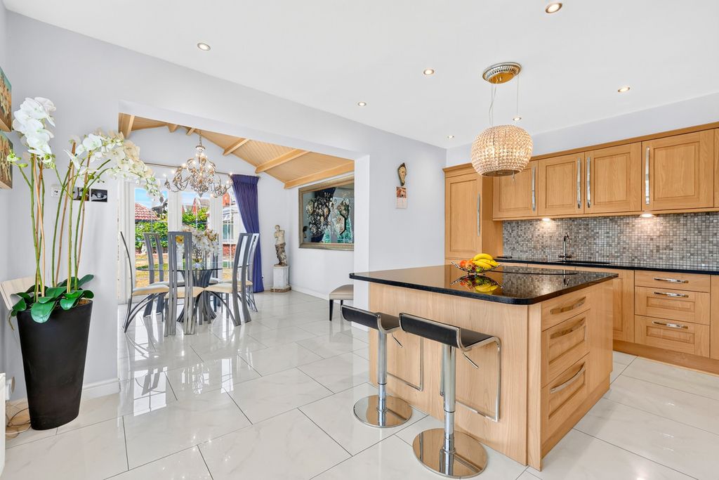 Property photo 2 of 45