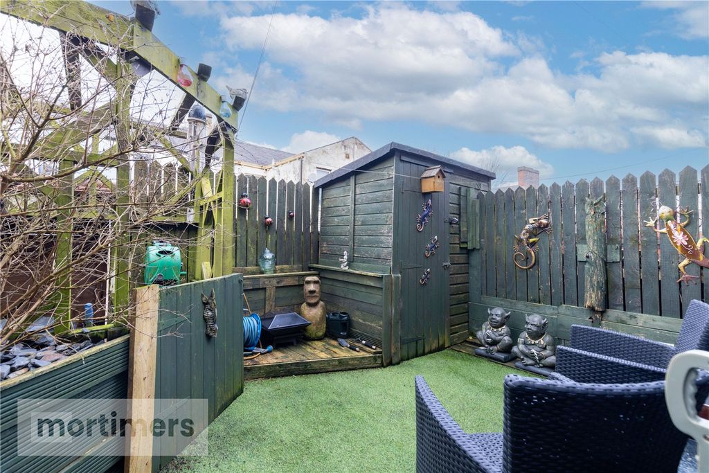 Property photo 3 of 16 Yard