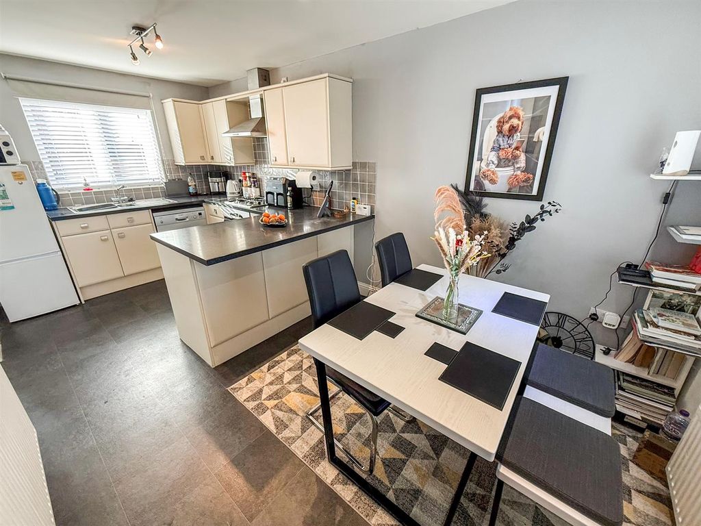 Property photo 3 of 19 Kitchen/Dining Room