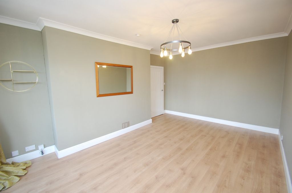 Property photo 3 of 19 5305242