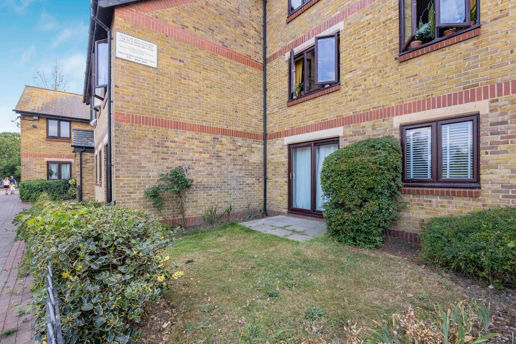 Property photo 2 of 18