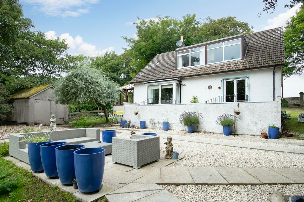 Property photo 3 of 54