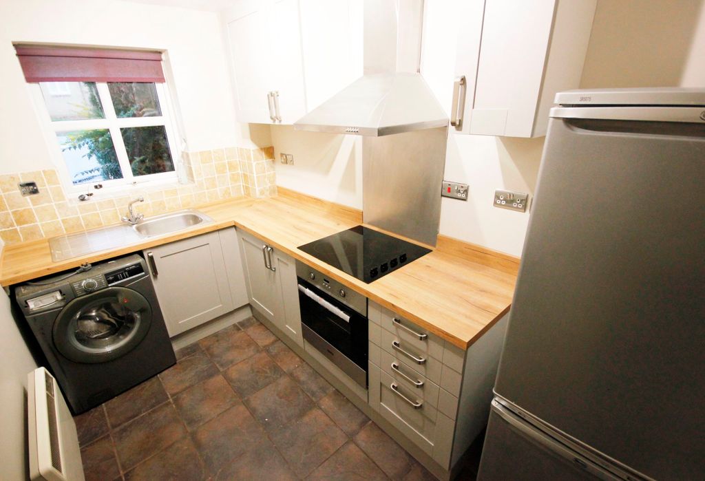 Property photo 2 of 8