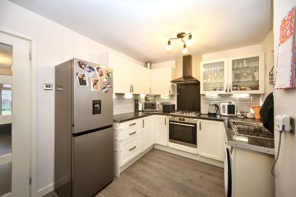 Property photo 3 of 25