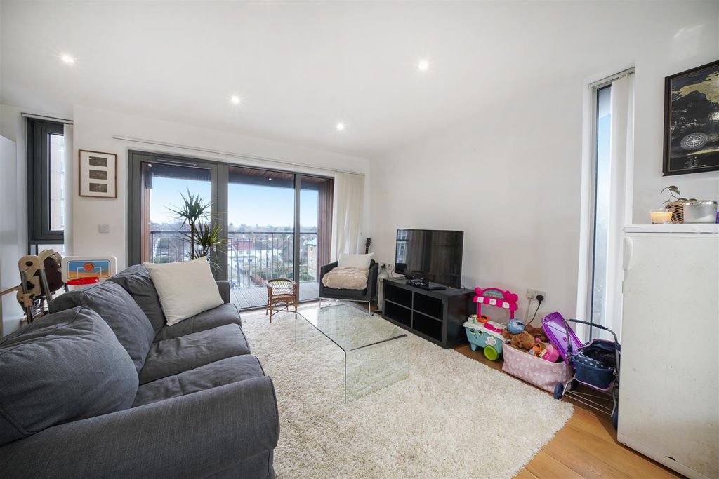 Property photo 2 of 11 Flat 13, Altus House - L8Co6Avy8Ytbqmbj0Aep.Jpg