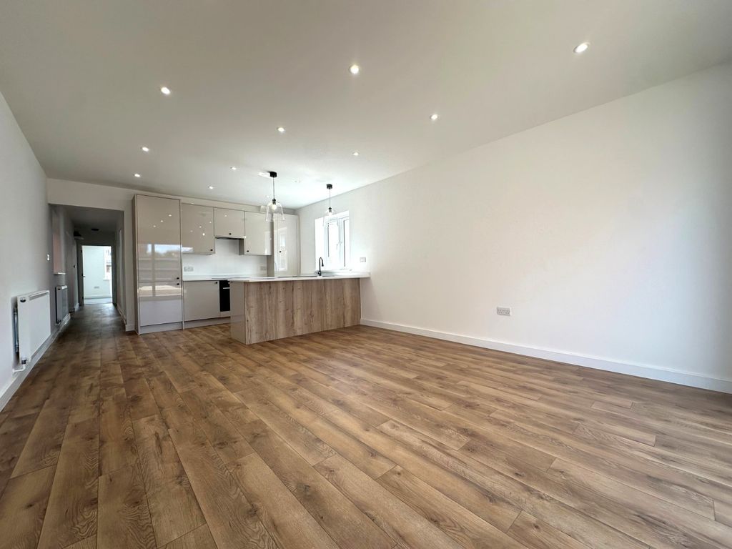 Property photo 3 of 16 Picture No. 14