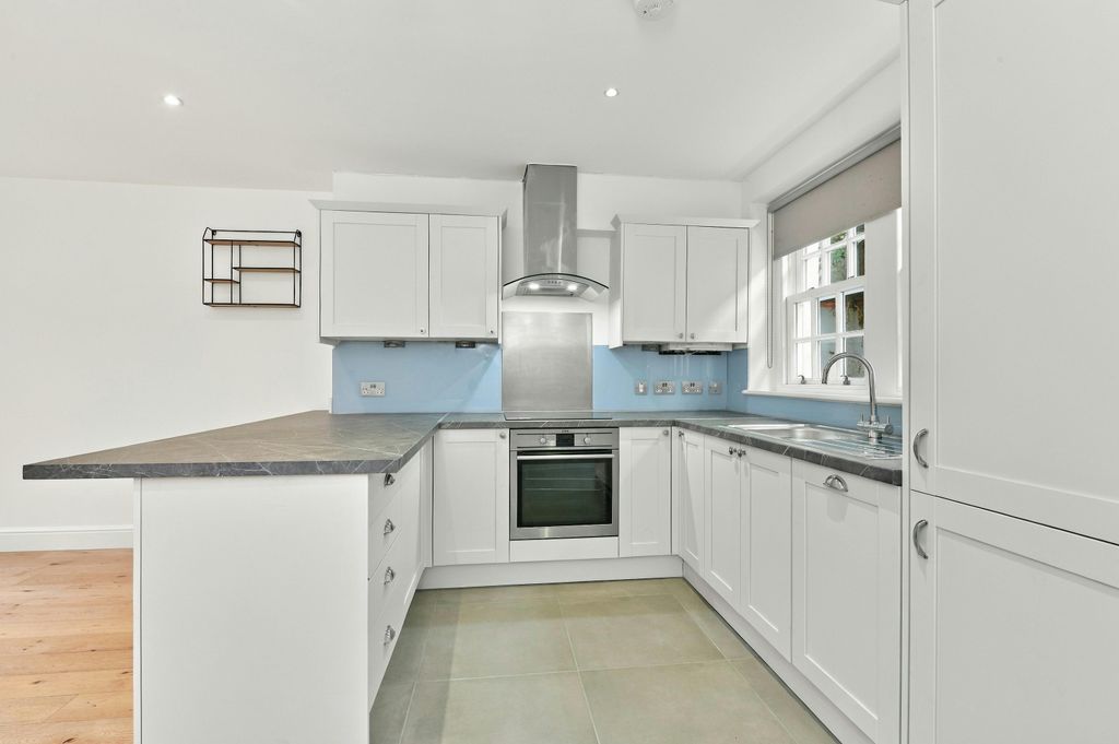 Property photo 3 of 15 Kitchen