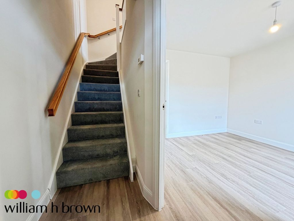 Property photo 3 of 11 Entrance Hall