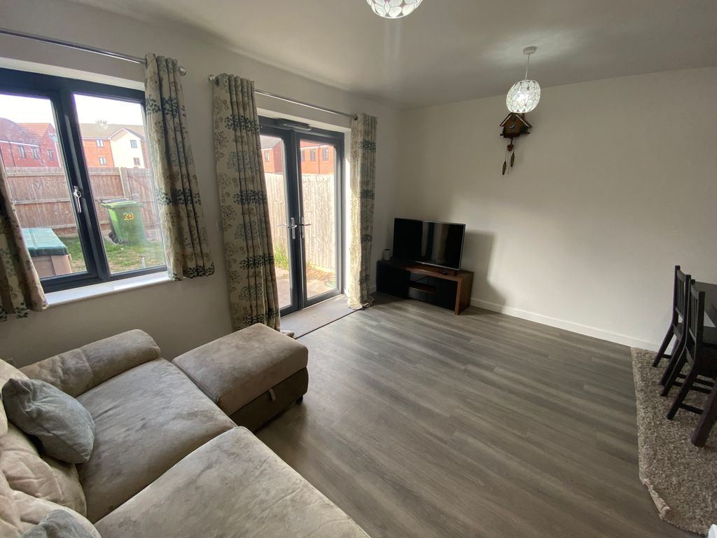 Property photo 3 of 11 Living Room