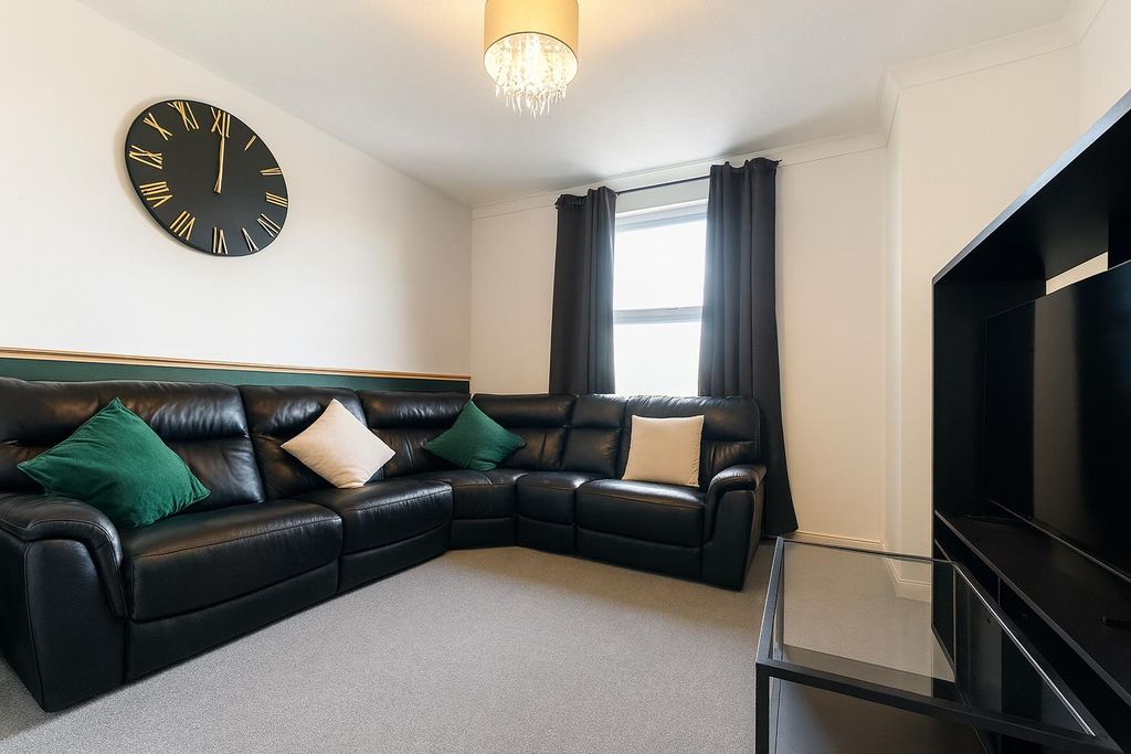 Property photo 2 of 5