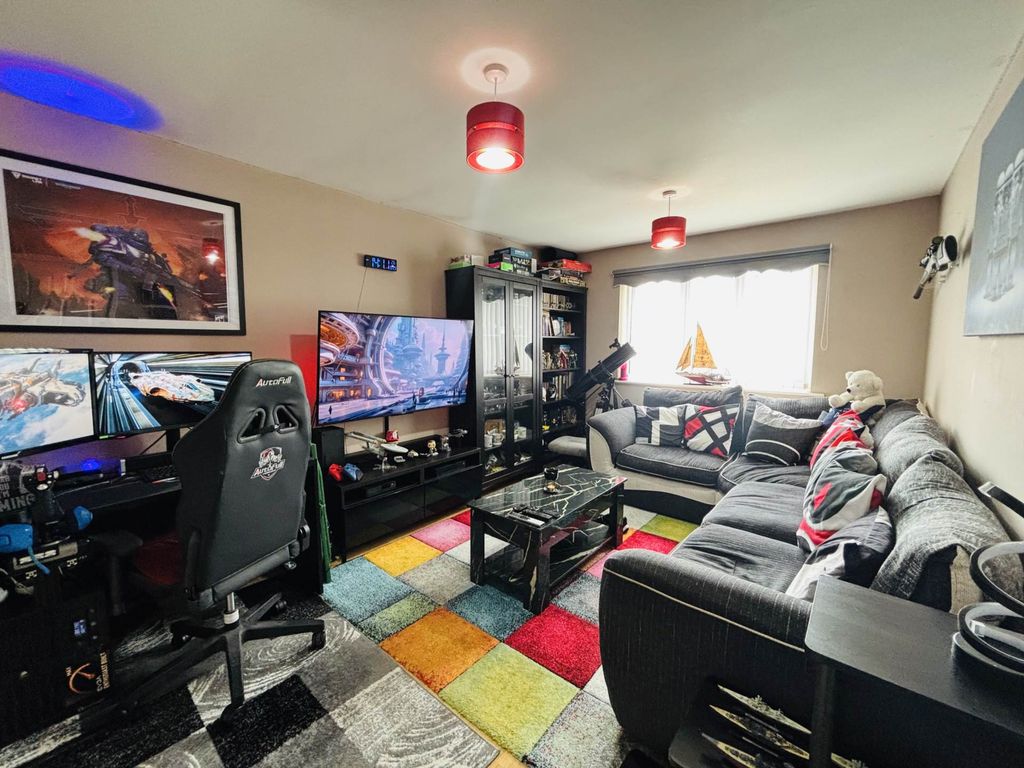 Property photo 3 of 11