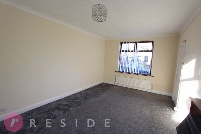 Property photo 2 of 8 Lounge