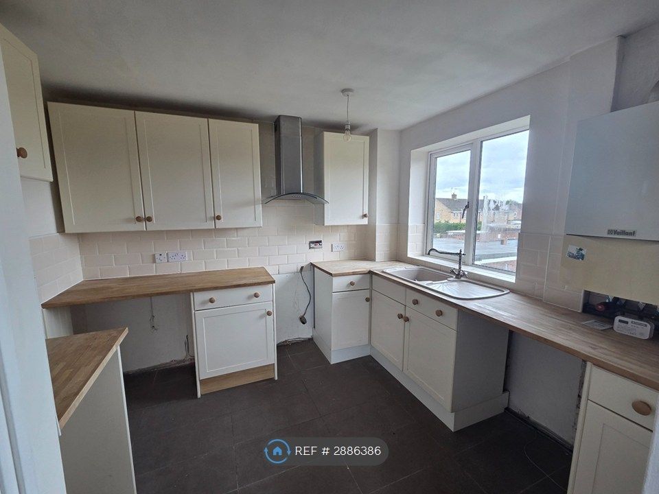 Property photo 2 of 27 Kitchen