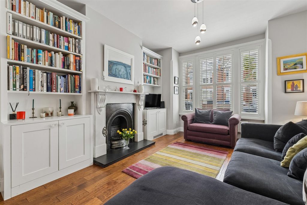 Property photo 1 of 16 For Sale - Kent Road, W4