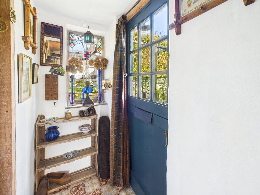 Property photo 3 of 42 Entrance Hall