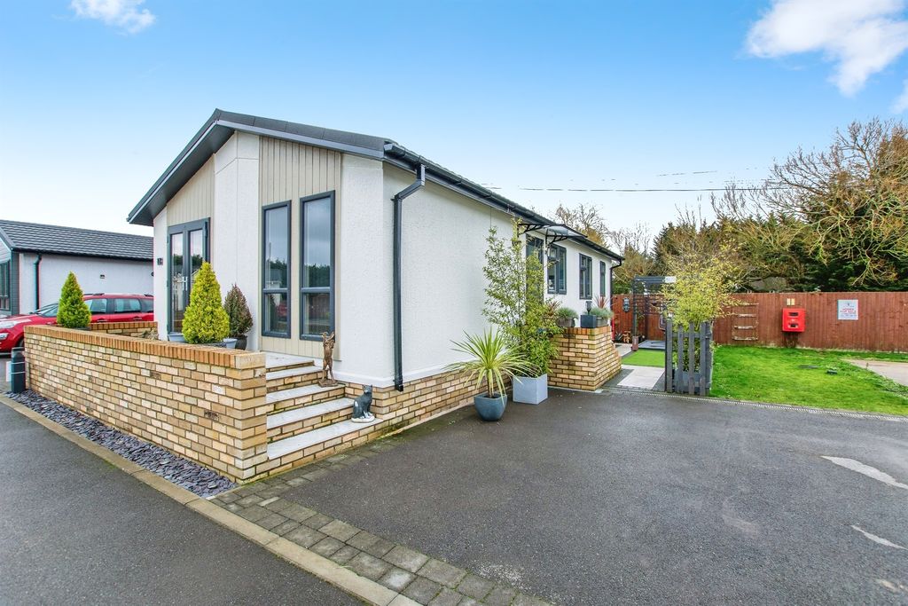 Property photo 1 of 20