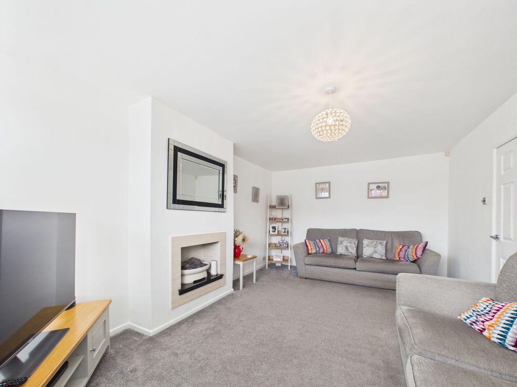 Property photo 2 of 32