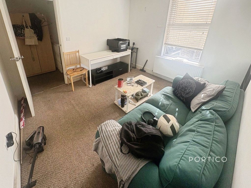 Property photo 3 of 8 Pbox-Img.Jpg