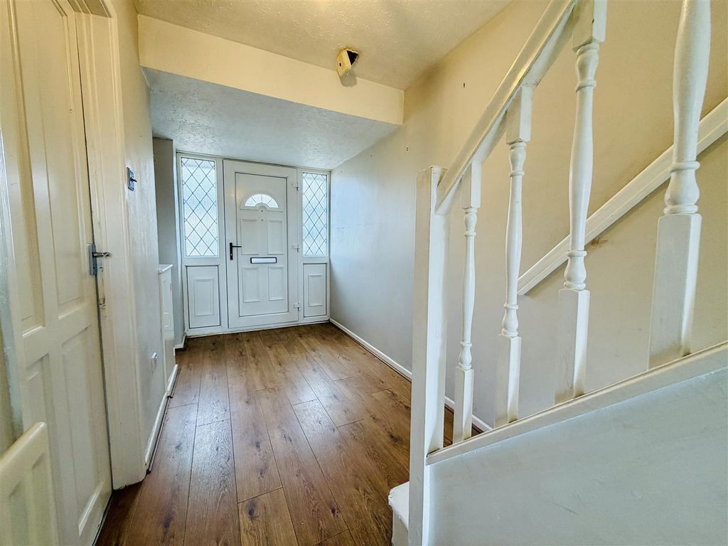 Property photo 2 of 20 Entrance Hallway