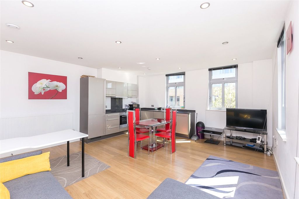Property photo 1 of 10 Reception/Kitchen