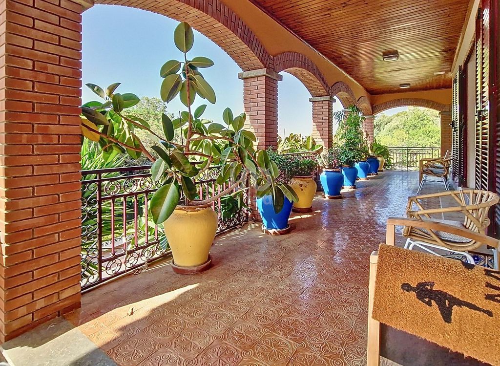 Property photo 2 of 33