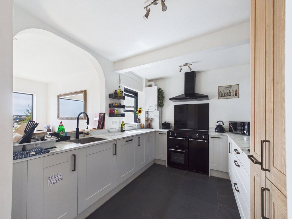 Property photo 3 of 32
