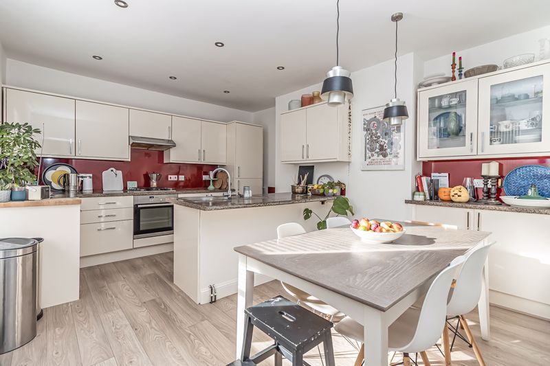 Property photo 2 of 20 .