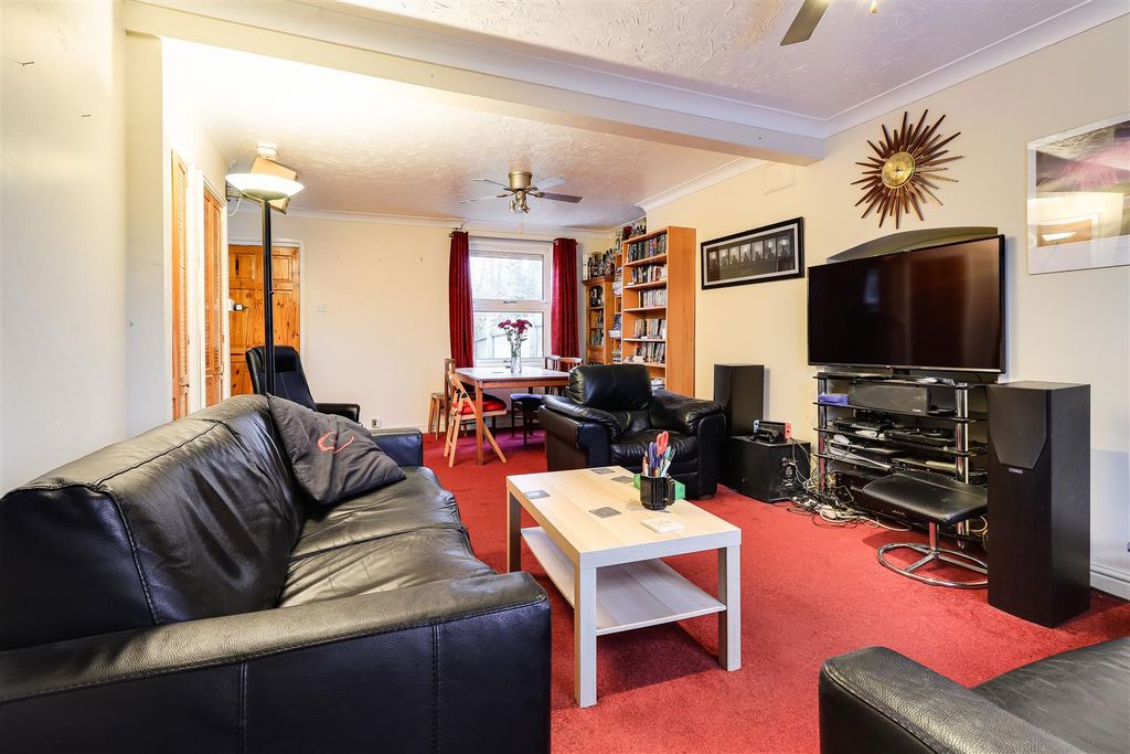 Property photo 2 of 22