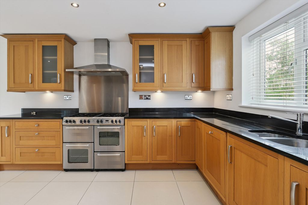 Property photo 2 of 12 Image