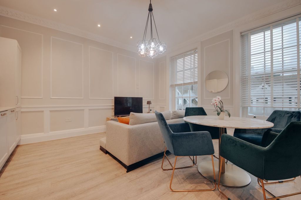 Property photo 1 of 8 Living Room