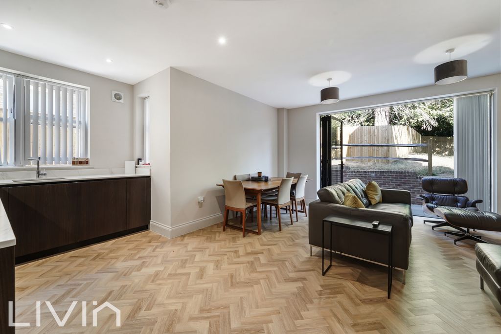 Property photo 2 of 16 Park Road (1)