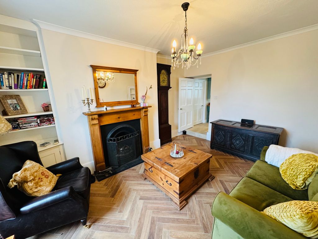 Property photo 2 of 8
